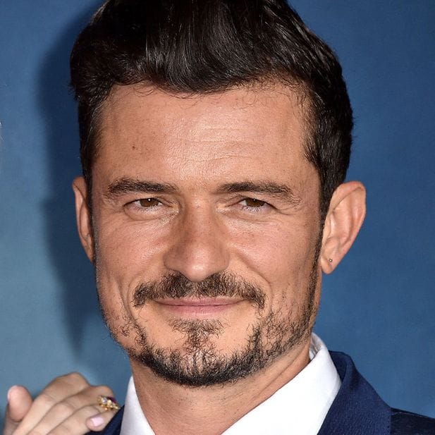 Celebrities_who_wear_colored_contact_lenses_row_10