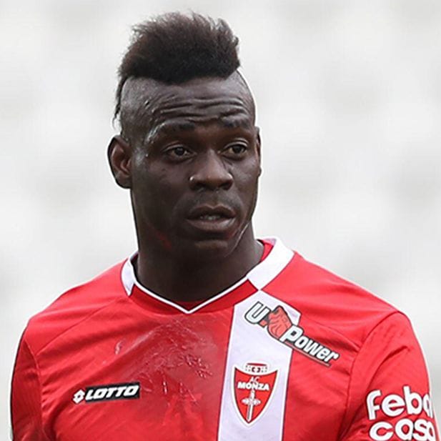 Footballers_who_wear_contact_lenses_row_7