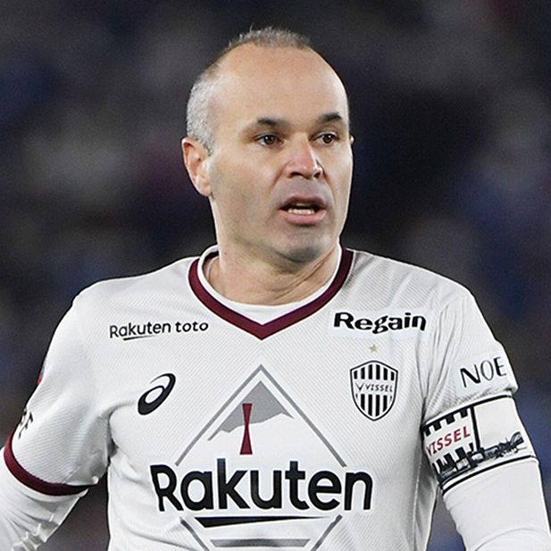 Footballers_who_wear_contact_lenses_row_5