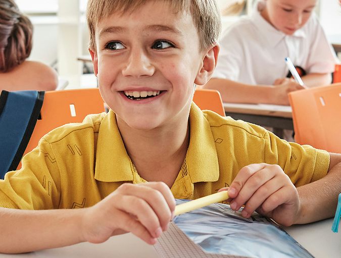 At_what_age_can_children_start_wearing_contact_lenses?_row_1