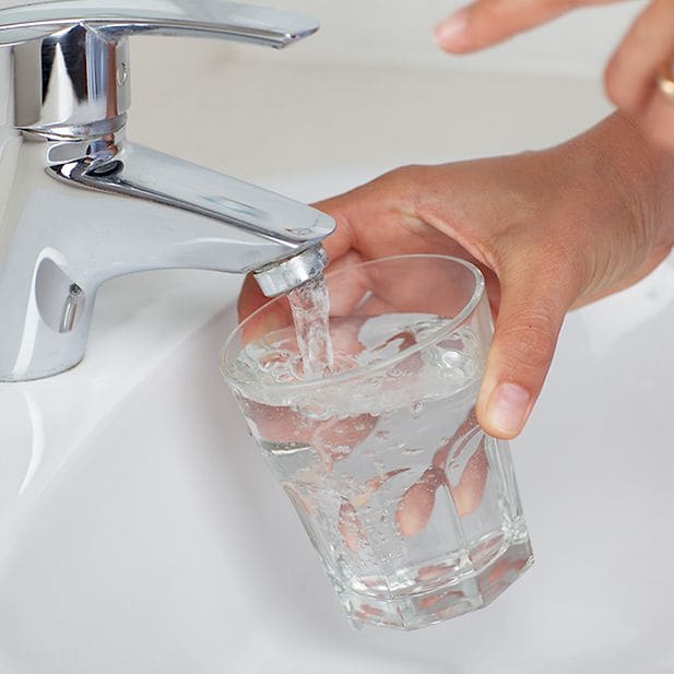 Is_it_safe_to_clean_and_store_contact_lenses_in_water_row_3