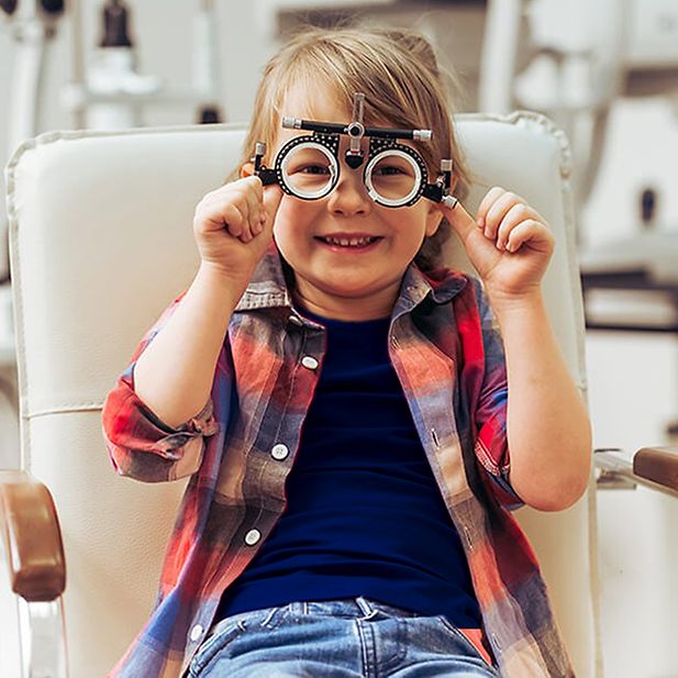 First_ophthalmological_check-up_in_children_row_15