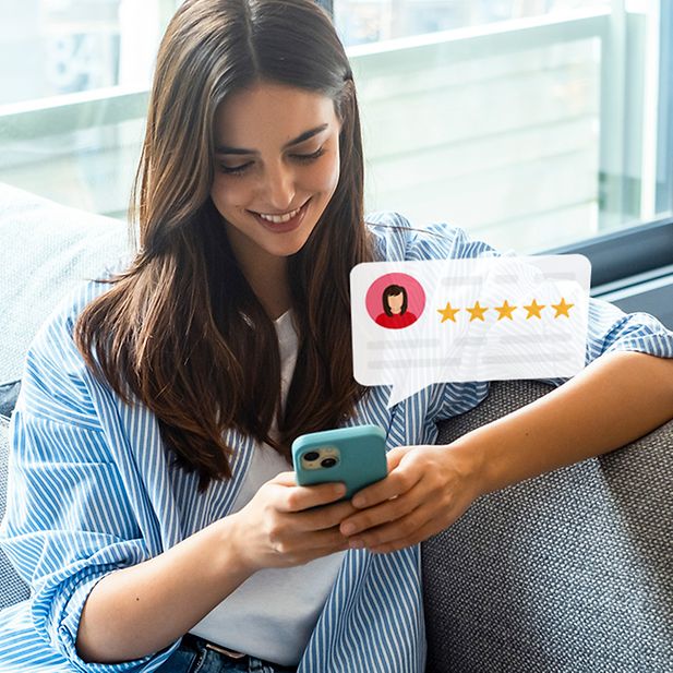 Mujer lee las opiniones de Trustpilot sobre Vision Direct