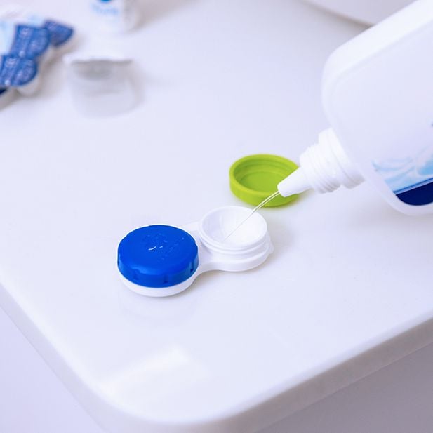 Estuche para lentes y solución para lentes de contacto